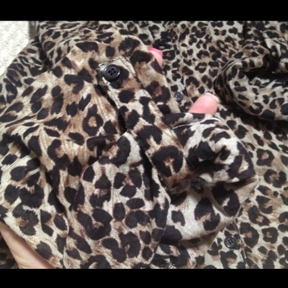 🌻SOLD❤️🌻Sheer Cheetah Top - Picture 2 of 3