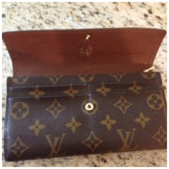 Louis Vuitton Monogram Sarah Wallet - Picture 2 of 7
