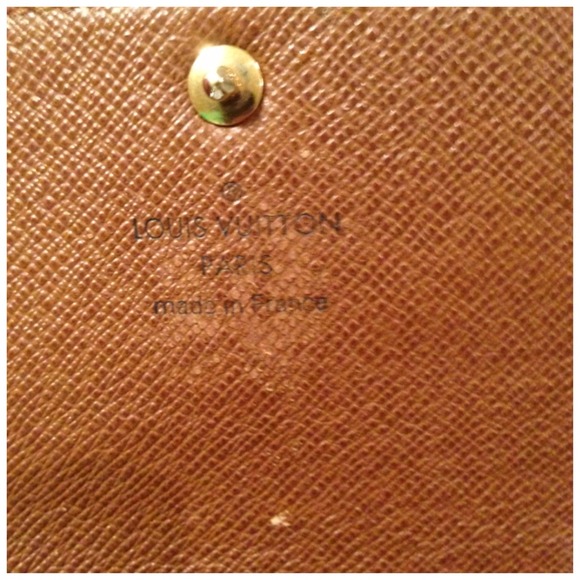 Louis Vuitton Monogram Sarah Wallet - Picture 4 of 7