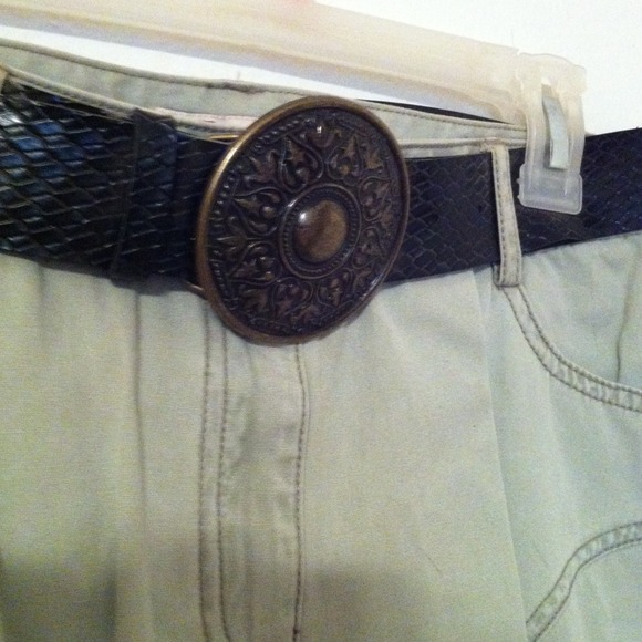 Very cute high low denim skirt! Denim like fabric! - Picture 2 of 2