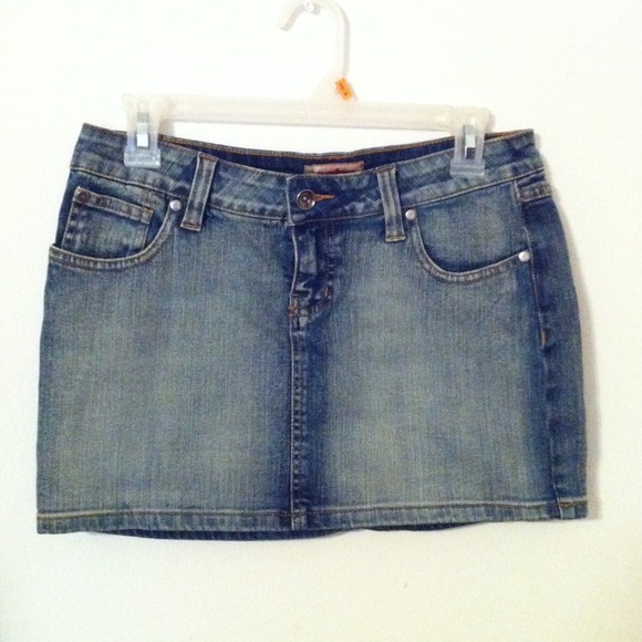Denim mini skirt!