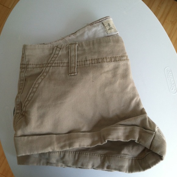 Hollister khaki shorts! And BLUE FLORAL TOP!!!