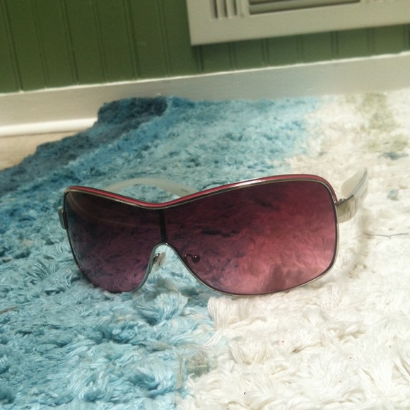 Pink Steve Madden sunglasses