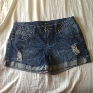 💛BRAND NEW💛 cute distressed cuffed shorts
