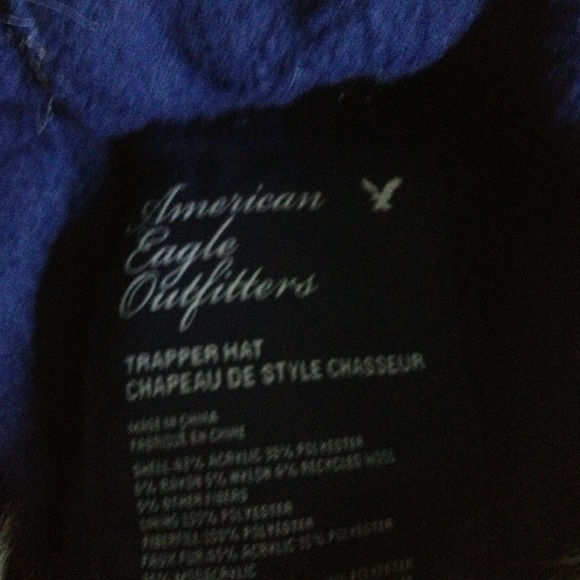 Plaid fuzzy trapper hat with pom poms - Picture 3 of 3