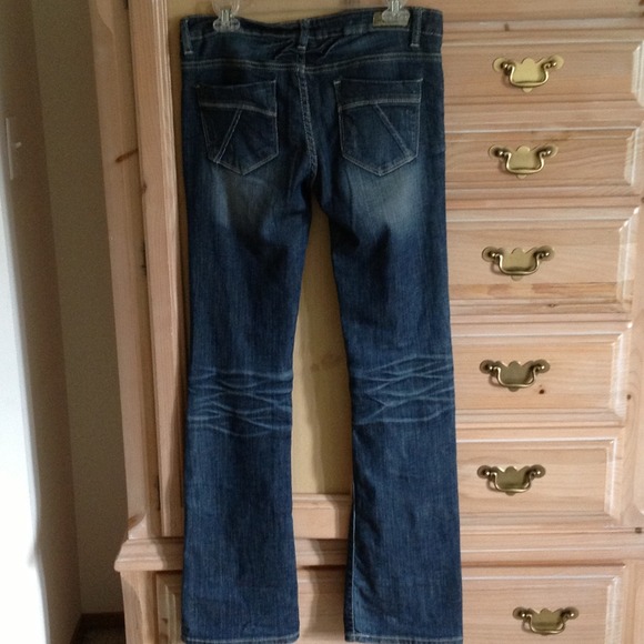 New w/out tags distressed jeans - Picture 2 of 2