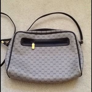 Gucci navy blue purse/ HOLD FOR IROD57
