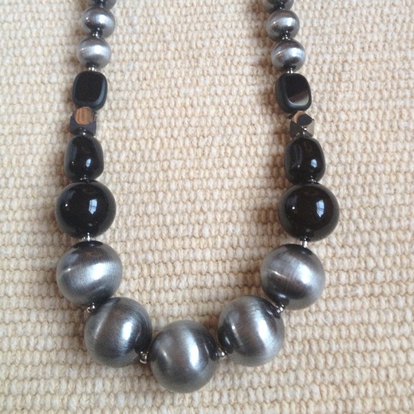 🚨REDUCED📢 Black & grey long neckles. - Picture 3 of 4
