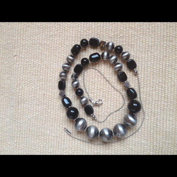 🚨REDUCED📢 Black & grey long neckles. - Picture 4 of 4