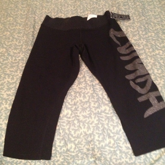 **SOLD** NWT Zumba leggings! Capri!