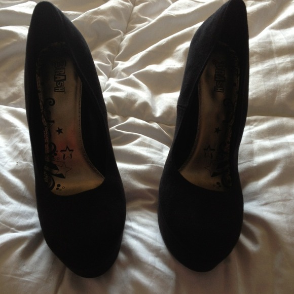 Black Suede Pumps