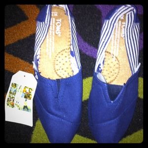 TOMS!! Size 7 woman 👍 brand new!!💯authentic!!