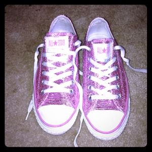 Pink sparkley converse! 💎💗👟🎀