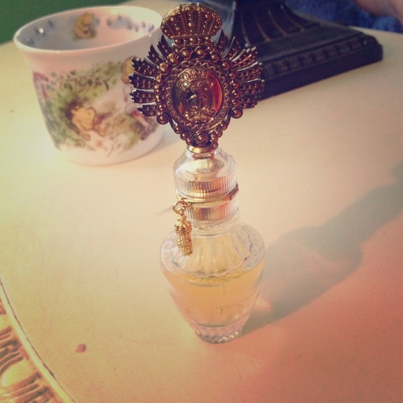 Juicy couture perfume.