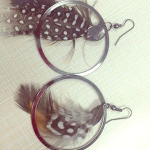 Brown feathered hooped earrings
