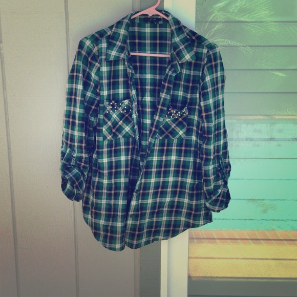 ✨SOLD✨Green Plaid Button Up w/ stud detail