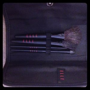 MAKEUP BRUSH SET