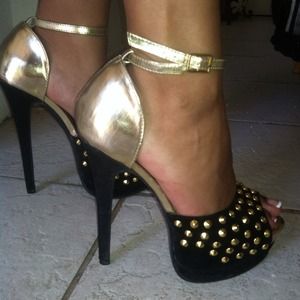 size 6 stud heel