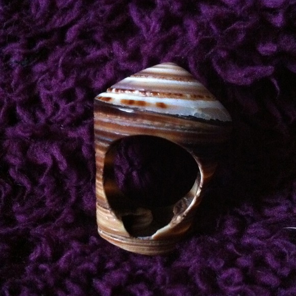 Seashell Ring - Picture 2 of 4