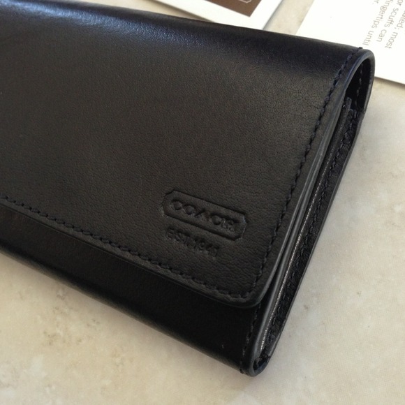 **SOLD**Men's Coach black leather wallet NWT - Picture 2 of 4