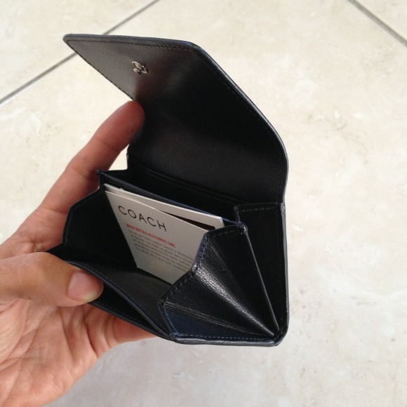 **SOLD**Men's Coach black leather wallet NWT - Picture 4 of 4