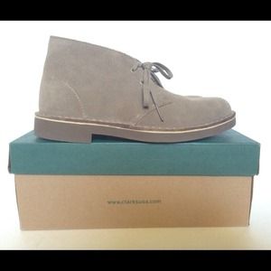 Clarks Style: Acre Bridge Sand Suede Size 6