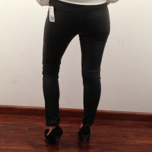 LAST CHANCE! Faux leather leggings - Picture 3 of 5