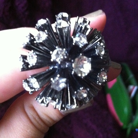 Statement Ring - Picture 4 of 4