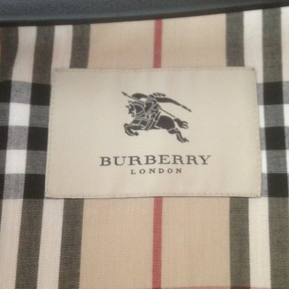 Authentic Burberry below knee trench - Picture 2 of 4