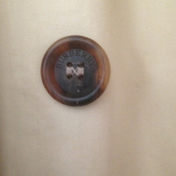 Authentic Burberry below knee trench - Picture 3 of 4