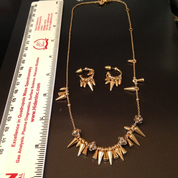 One set of necklace and earrings - Picture 3 of 4