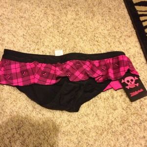 Swimsuit bottom with skulls