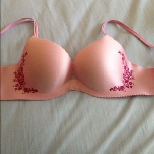 🚫SOLD in a Bundle🚫Secret Embrace push up bra