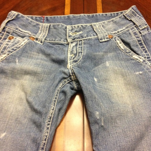 True religion denim rip light blue wash capris