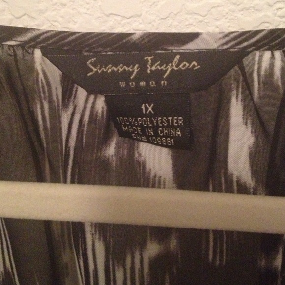 SOLD! NWOT Plus Beautiful Batwing Kimono Blouse - Picture 2 of 3