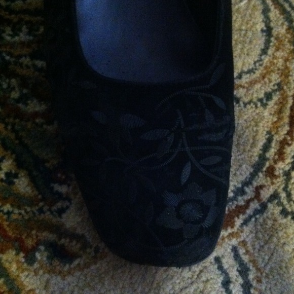 Women's dress shoes size 7 - Picture 2 of 3