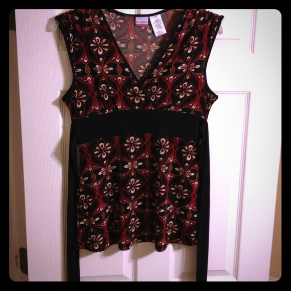 Sleeveless dress top