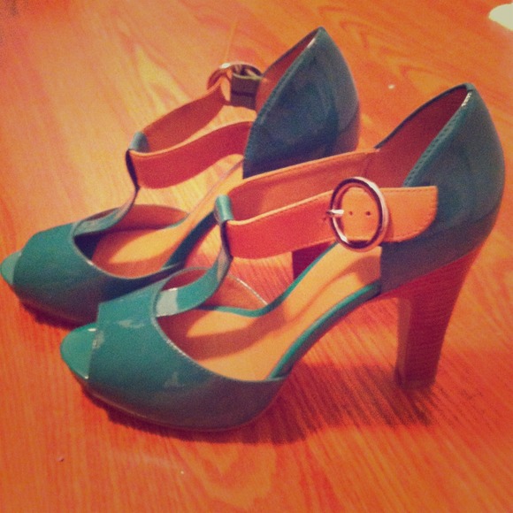 🌟REDUCED💫Gianni Bini heels