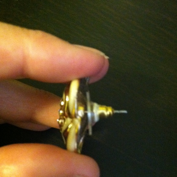 🎯SOLD🎯NWOT Flowers & Sparkle Earrings - Picture 2 of 3