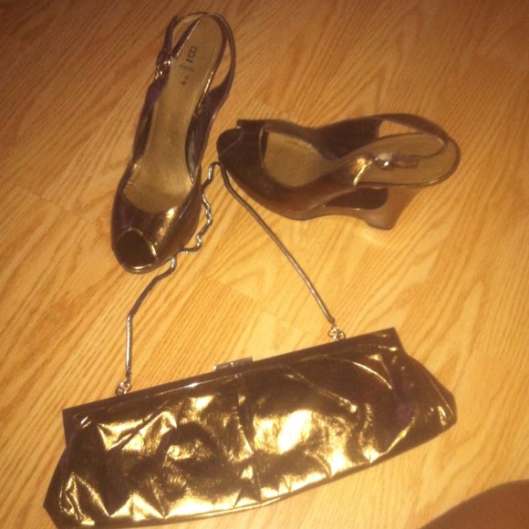 Bronze peep toe sling back wedges w/ purse