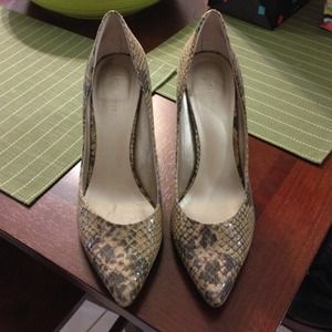 Just Reduced! Nine West snake skin pumps!