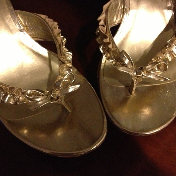 TRADED* Guess gold wedges! - Picture 2 of 4