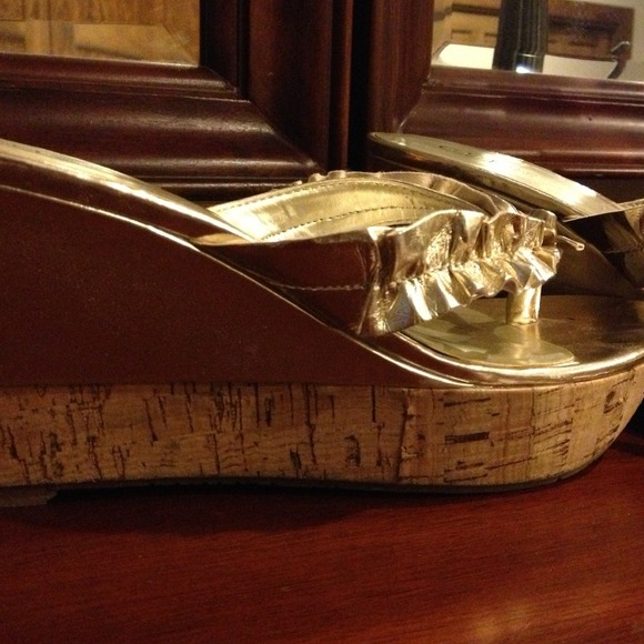 TRADED* Guess gold wedges! - Picture 4 of 4