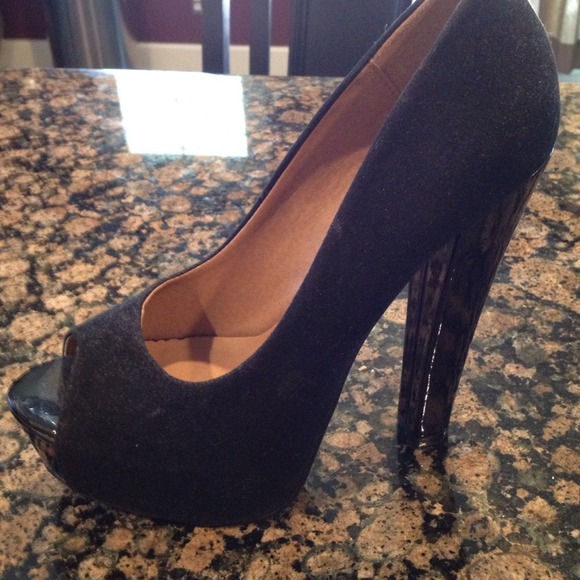 SOLD Black peep toe platform  - sz 7.5