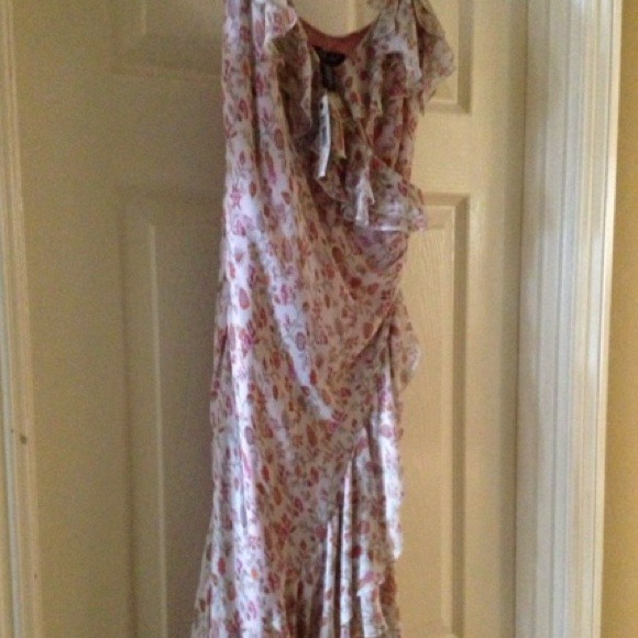 SALE.BRAND NEW  LAUNDRY by SHELLI SEGAL BEAUTIFUL