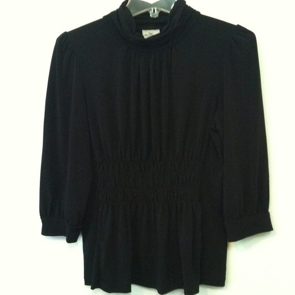 Black middle gathered top