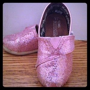 Cute Tiny TOMS Shoes Light Pink Glitter Baby Girl.