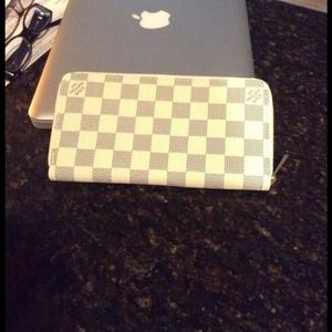 LV Zip Wallet