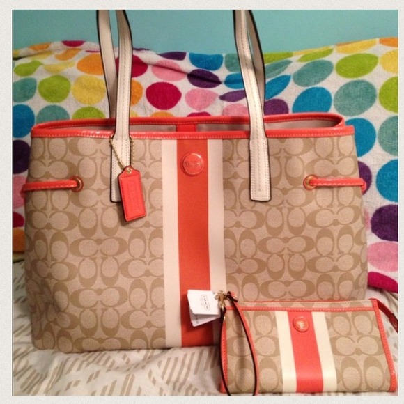 ❌SOLD❌NWT AUTHENTIC COACH W MATCHING WRISTLET - Picture 1 of 4