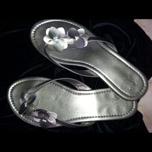 NWOT NY&C Size 8 Floral Bling Flip Flops